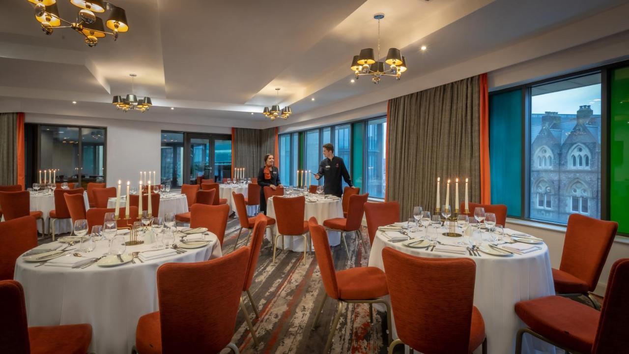 Clayton Hotel Cardiff Buitenkant foto